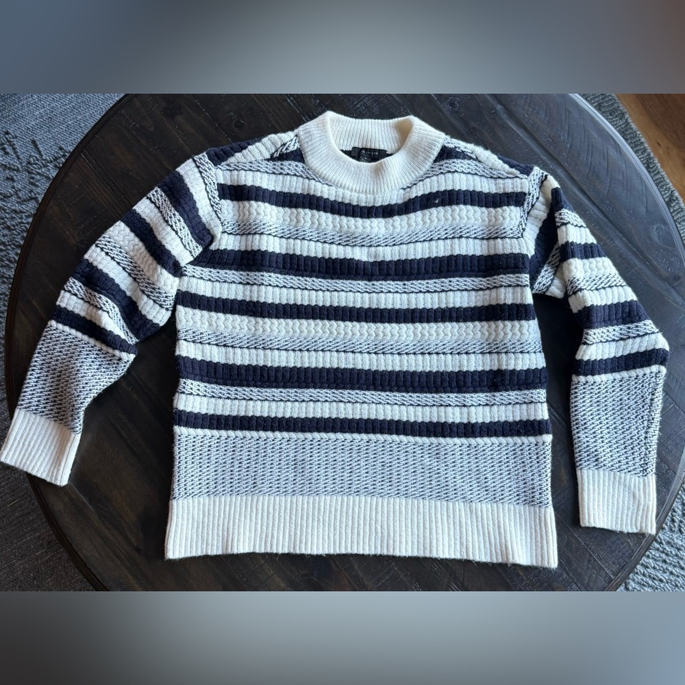 ANN TAYLOR Navy and Cream Sweater. Size M.